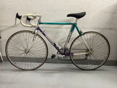 Vélo de course Wheeler Pro First.