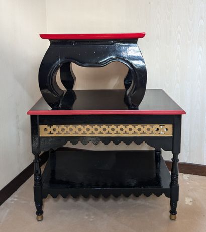 Table basse en bois laqué noir, rouge et...