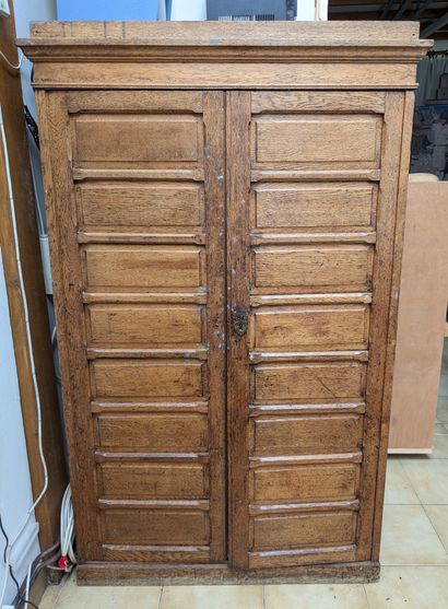 Petite armoire en chêne simulant un cartonnier....