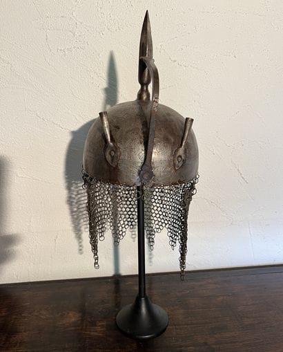 Casque indo-persan Kulah-Khud. En fer forgé...