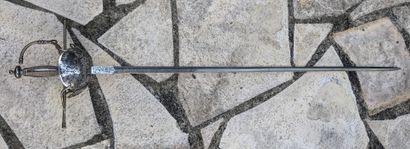 Epée à Taza. Fusée filigranée, monture en...