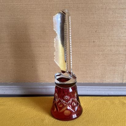BOHEME. Verre en épais cristal, le calice...