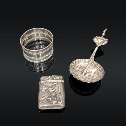 Ensemble en argent (800) : - rond de serviette...