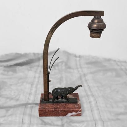 Pied de lampe en régule, laiton et marbre...