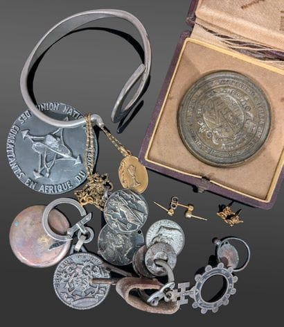 Petit ensemble de bijoux fantaisie, la plupart...