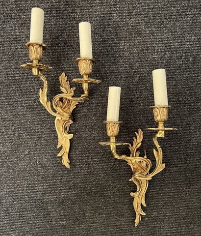 Paire d'appliques en bronze doré, à deux...