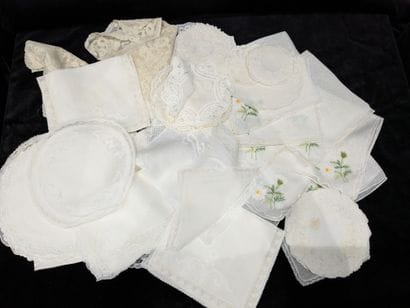 Ensemble de napperons en coton, linon, dentelle...