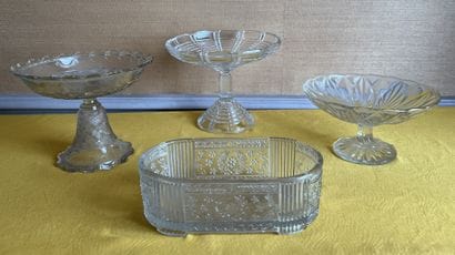 Ensemble de trois compotiers sur piédouche...