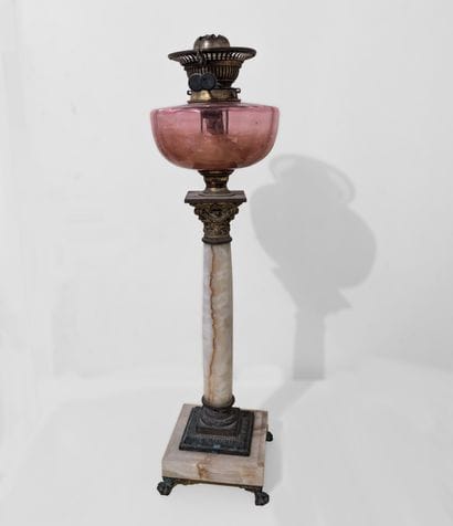 Ancienne lampe à pétrole en bronze et onyx...