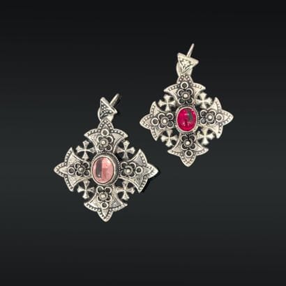 Deux pendentifs cruciformes en argent (900),...