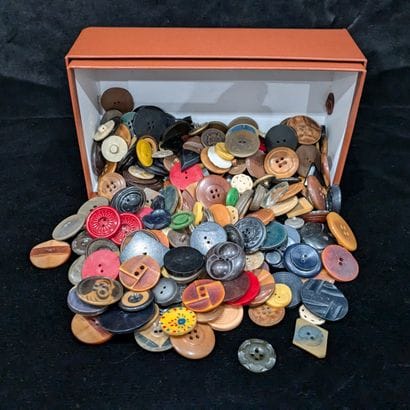 Ensemble de boutons des années 40 à 70, la...