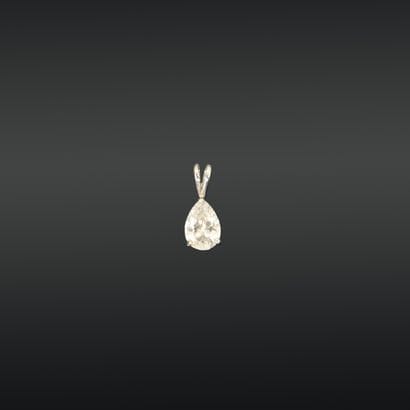 Pendentif en or gris 18K (750), orné d'une...