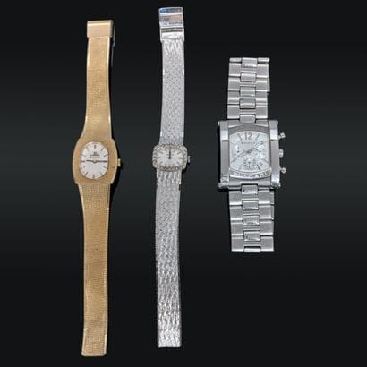 Ensemble de trois montres fantaisie en métal...