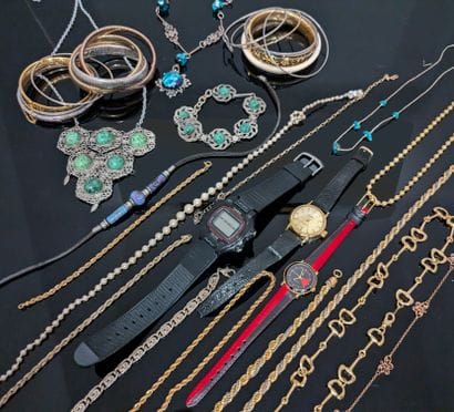 Ensemble de bijoux fantaisie.