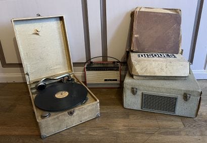 Phonographe de marque BARTHE. Enfoncement...