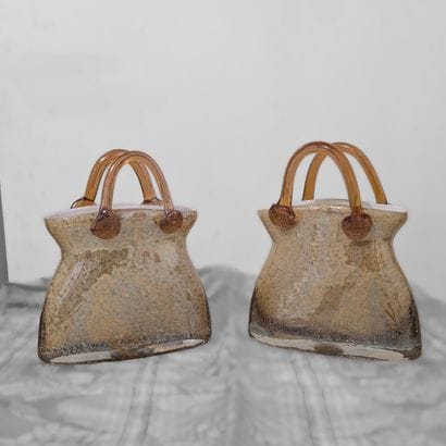 Paire de bouquetières en verre doublé à paillons...