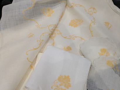 Dans le goût de la Maison Porthault. Nappe...