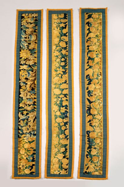 Trois bordures de tapisserie d'Aubusson à...