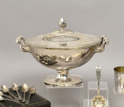 Oval soup tureen in plain silver (950), the...