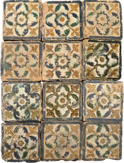 Suite de douze carreaux en faïence vernissée...