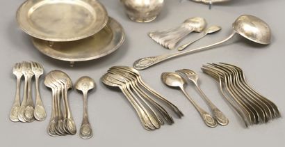 Partie de ménagère de couverts en argent...