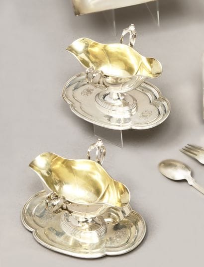 Paire de saucières sur leur dormant en argent...