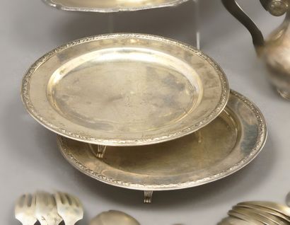Paire de présentoirs de forme ronde en argent...