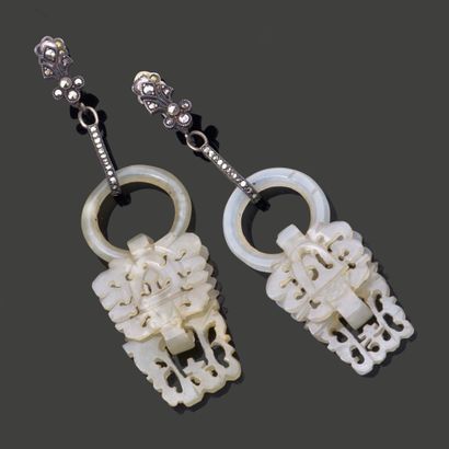 Pair of earrings in silver (925), the clasp...