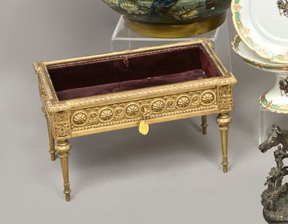 Small console table-shaped display case in...