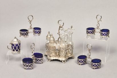 Importante garniture de table en cristal...
