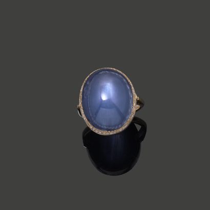 18K (750) yellow gold ring set with a large...
