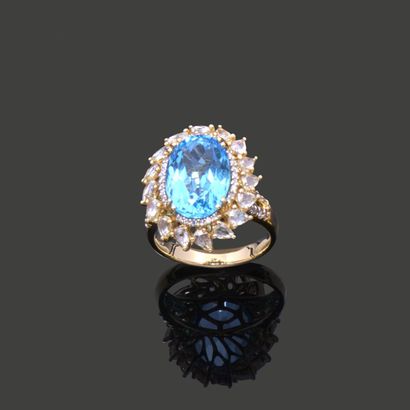 Ring in 18K (750) yellow gold, set with an...