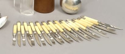 Suite of twelve pieces of fruit cutlery,...