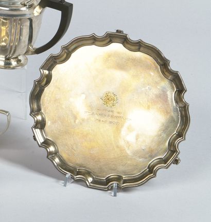 Plateau présentoir en argent (800), la bordure...