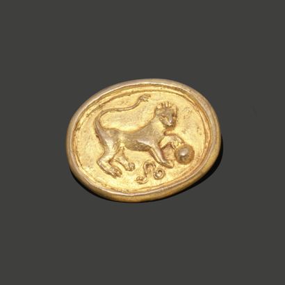 Line VAUTRIN (1913-1997). Lion. Oval gilt...