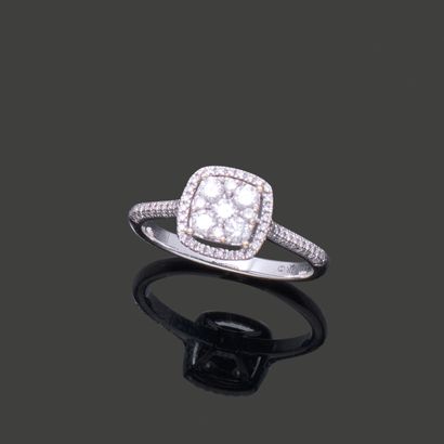 Ring in 18K (750) white gold, set with diamonds...