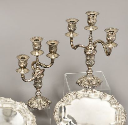 Paire de flambeaux en argent (915), à décor...
