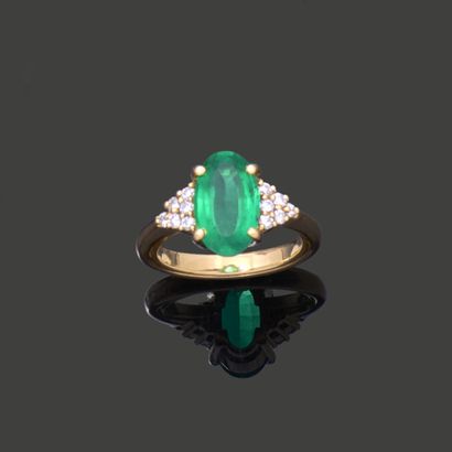 Ring in 18K (750) yellow gold, set with an...