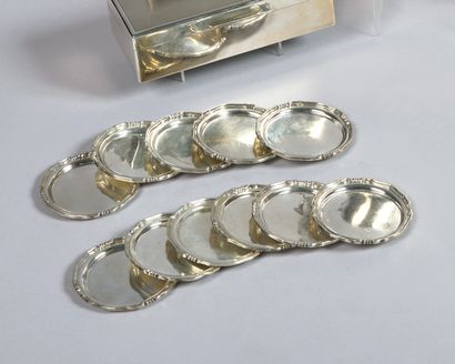Suite de onze dessous de verres en argent...