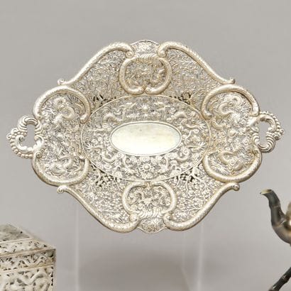Corbeille en argent (800), à décor repercé...