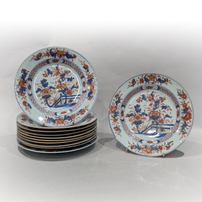 CHINE - XVIIIe siècle. Suite de onze assiettes...