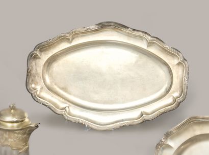 Large oval silver platter (925), the contoured...