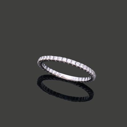 Fine wedding band in 18K (750) white gold...
