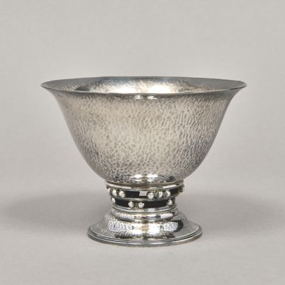 Georg JENSEN (1866-1935). Coupe en argent...