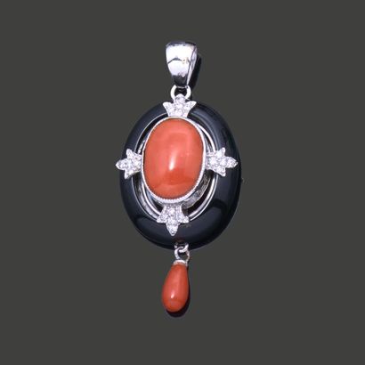 Oval pendant set in 18K (750) white gold,...