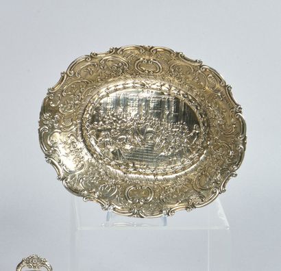 Corbeille ovale en argent (800), à décor...