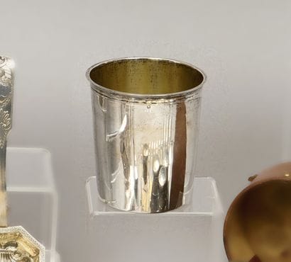 Large straight tumbler in plain silver (925),...