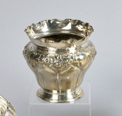 Vase balustre en argent (800), la panse à...
