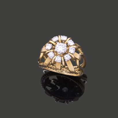 Daisy ring in platinum and 18K (750) yellow...