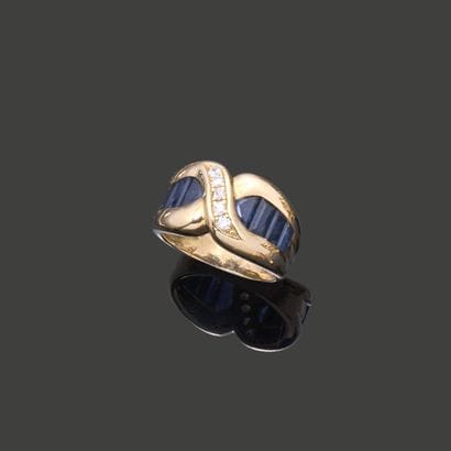 Ring in 18K (750) yellow gold, forming an...